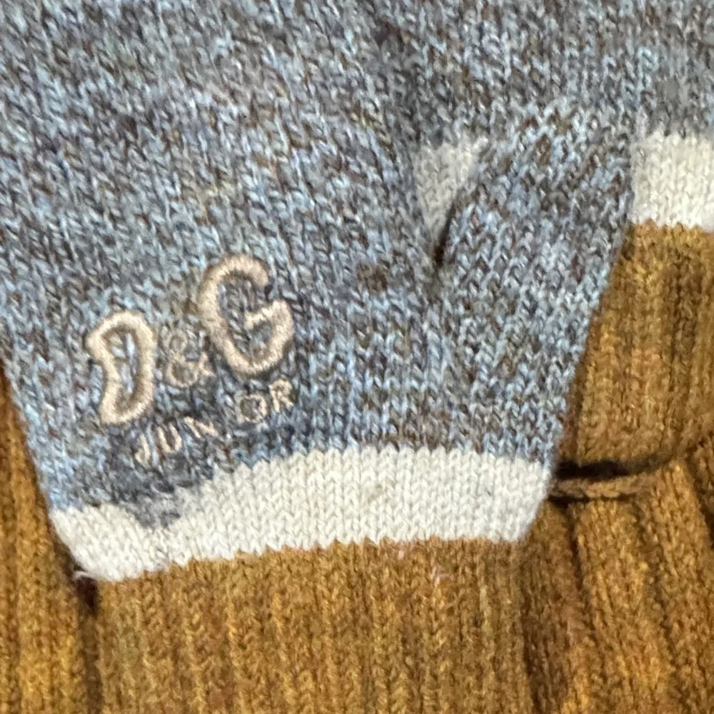 D&G Kids Tan and Gray Mittens Set